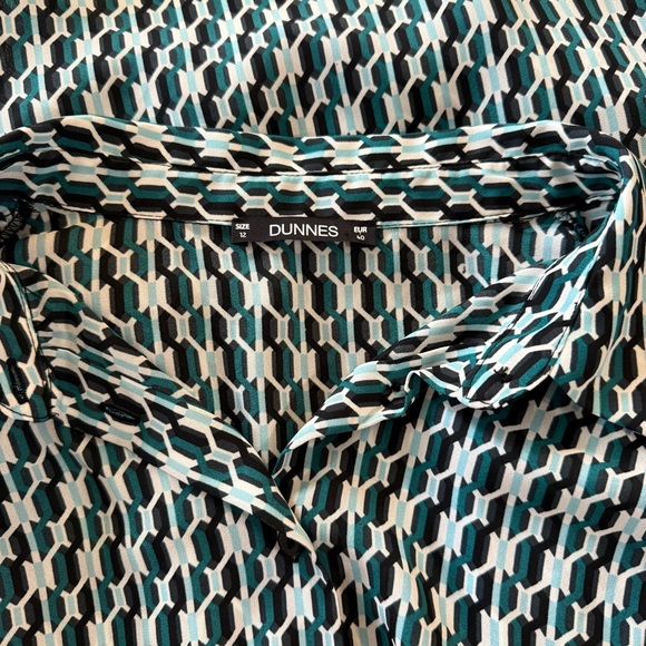 Dunnes Geometric Patterned Blouse - Picture 4 of 6